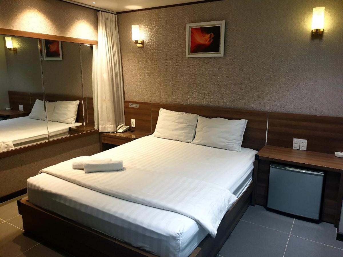 Reddoorz Premium Cloud 9 An Nhon Hotel Ciudad Ho Chi Minh  Exterior foto